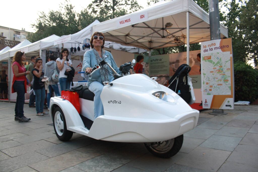 eMoTria three-wheel EV